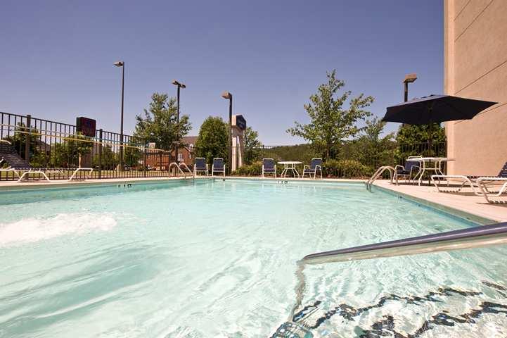 Hampton Inn Atlanta-Woodstock Exterior photo