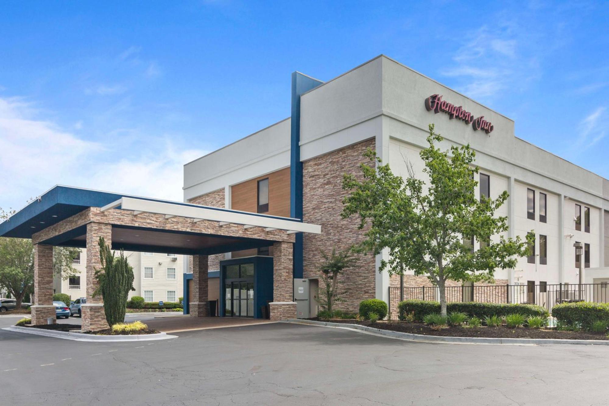 Hampton Inn Atlanta-Woodstock Exterior photo